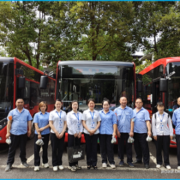 茶人巴士公司黨員干部端午節(jié)前慰問(wèn)一線員工 